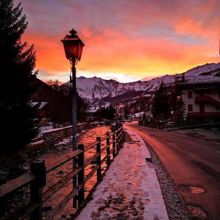 Hotel L' Aiglon Champoluc Bagian luar foto