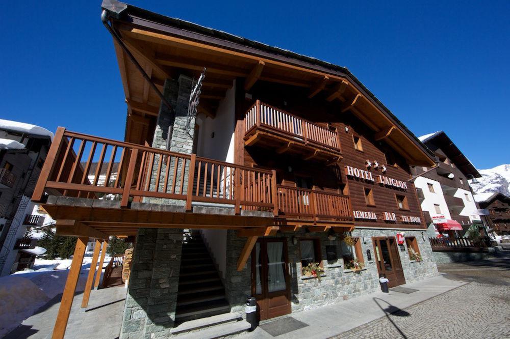 Hotel L' Aiglon Champoluc Bagian luar foto